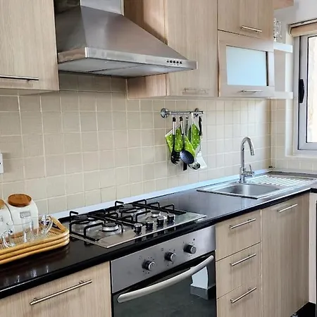 2 Bedroom Ground Floor Apartment *